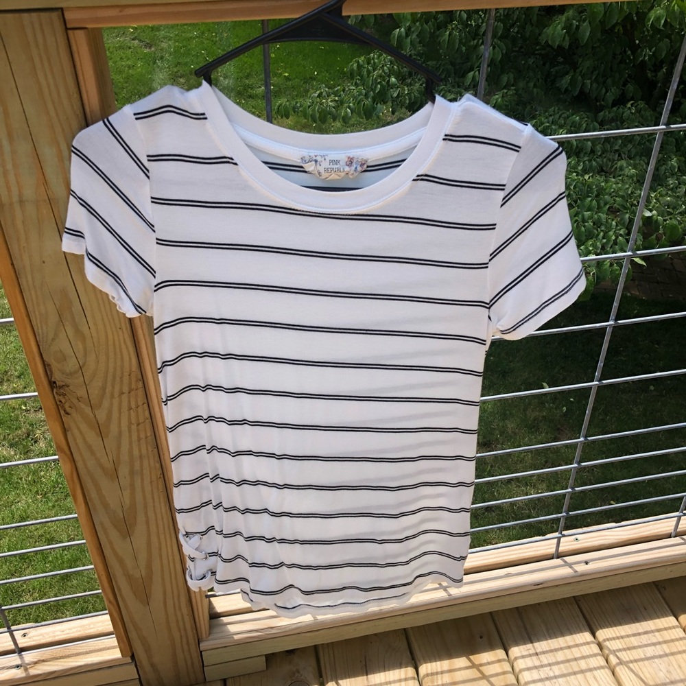 Black and white striped shirt 🖤